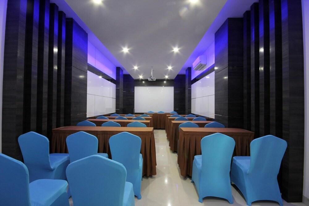 Os Hotel Airport Batam Luaran gambar