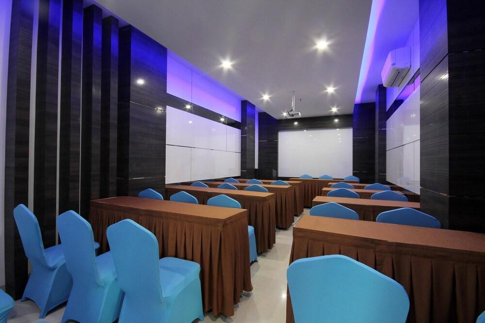 Os Hotel Airport Batam Luaran gambar