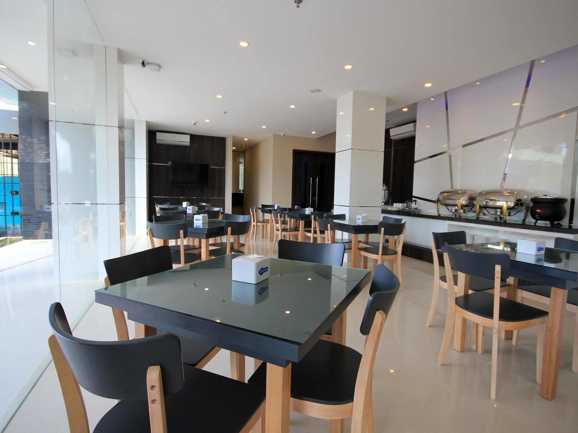 Os Hotel Airport Batam Luaran gambar